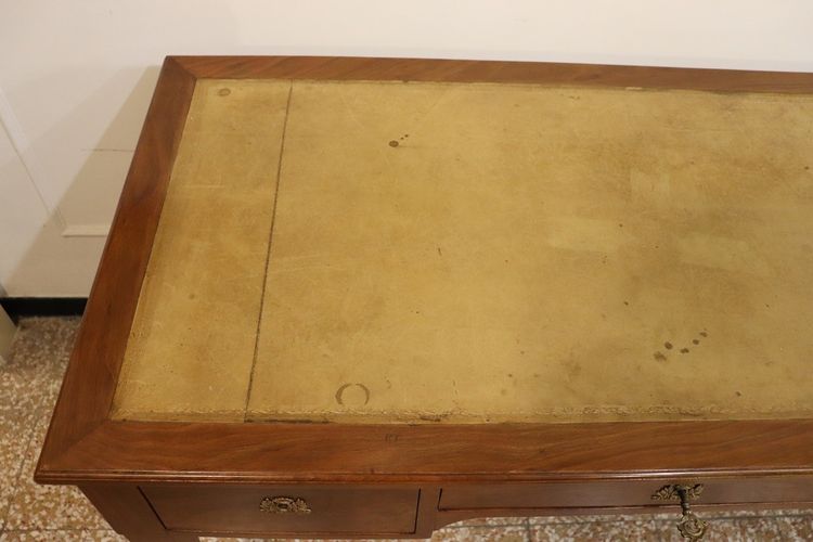 18th Century Desk In Walnut