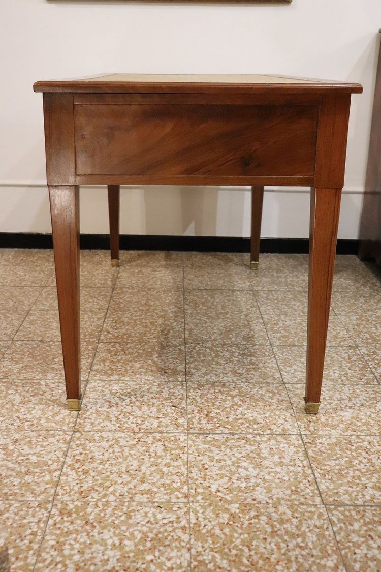 18th Century Desk In Walnut