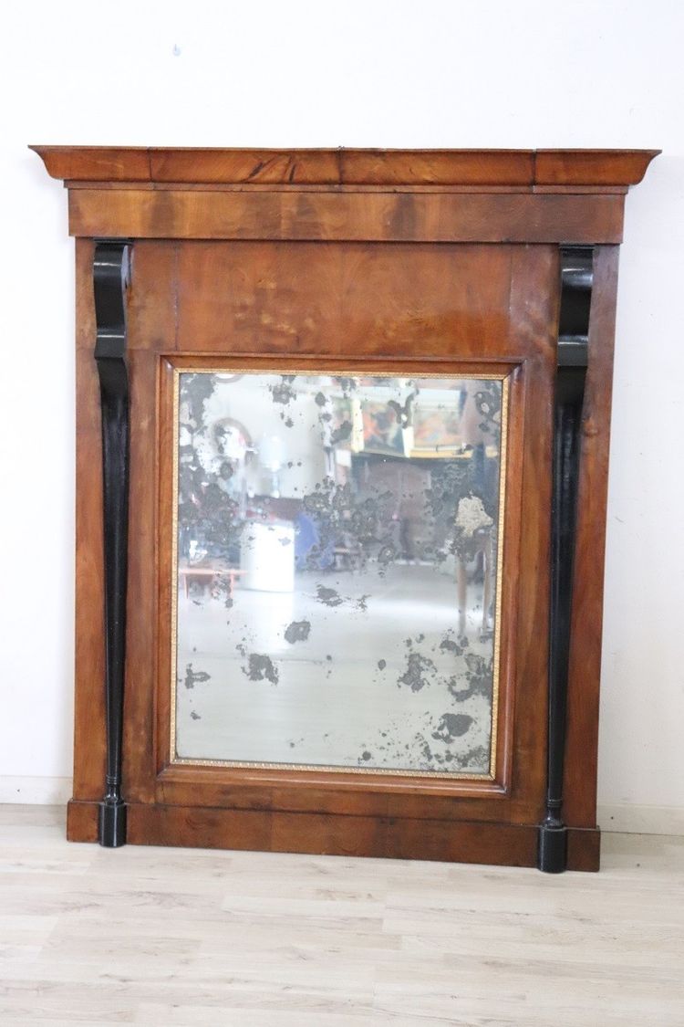 Specchio da parete in legno di noce, inizio XIX secolo