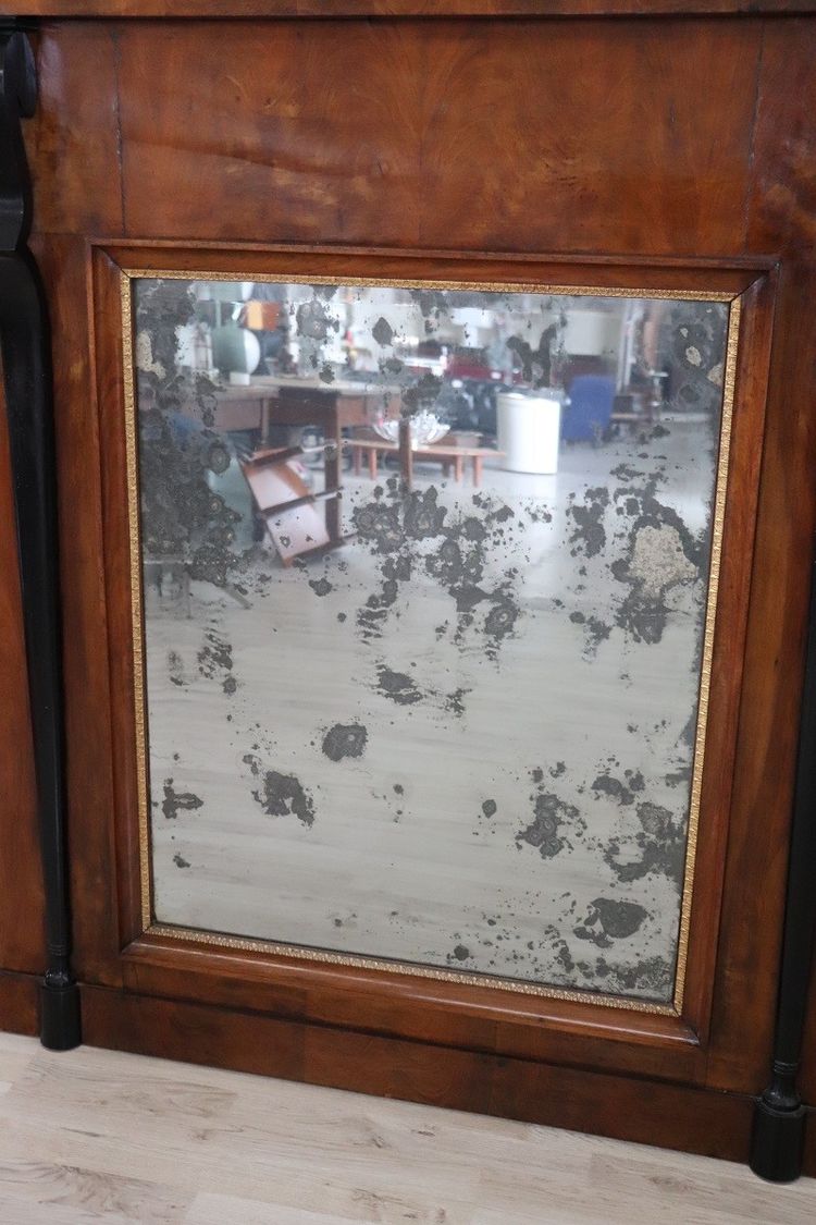 Specchio da parete in legno di noce, inizio XIX secolo