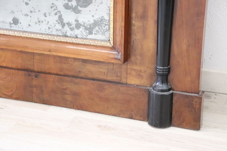 Specchio da parete in legno di noce, inizio XIX secolo