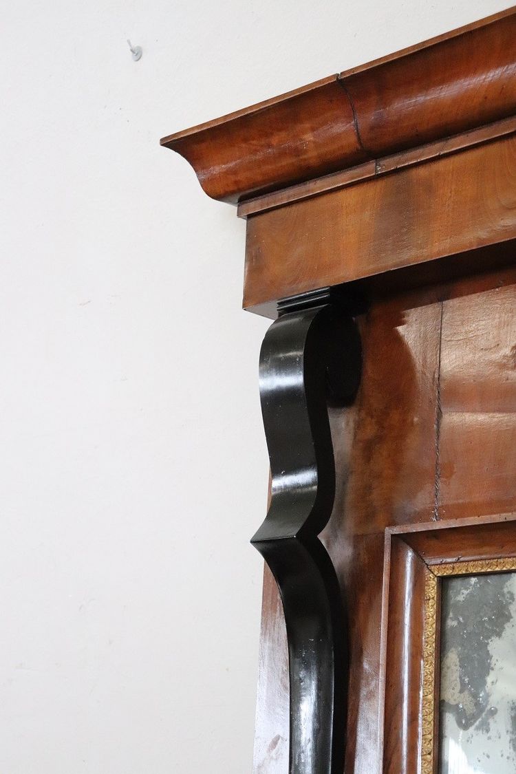 Specchio da parete in legno di noce, inizio XIX secolo