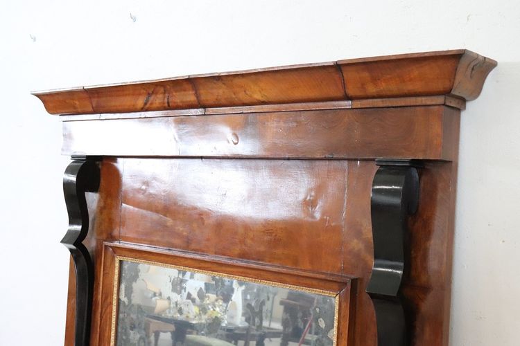 Specchio da parete in legno di noce, inizio XIX secolo