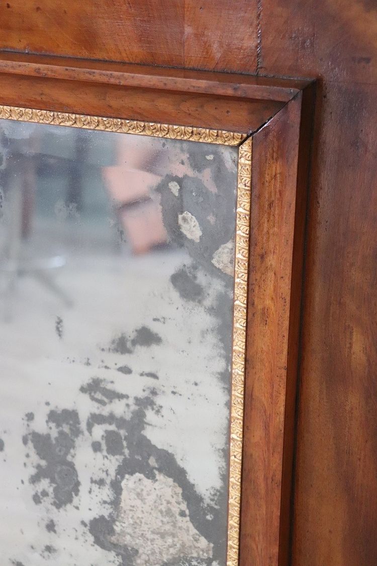 Specchio da parete in legno di noce, inizio XIX secolo