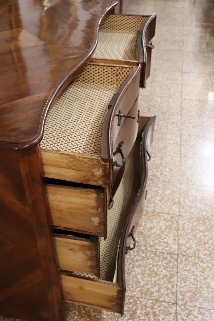 commode italienne en Noyer, 18ème Siècle