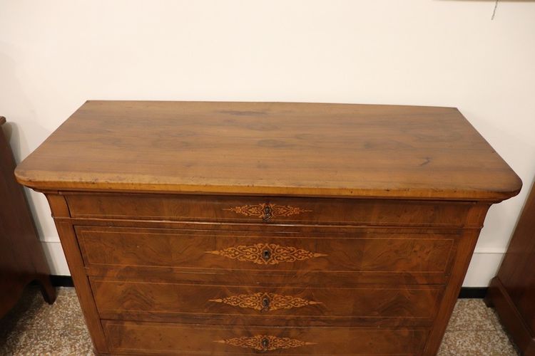 Commode ancienne en noyer incrusté, Italie, 19e siècle