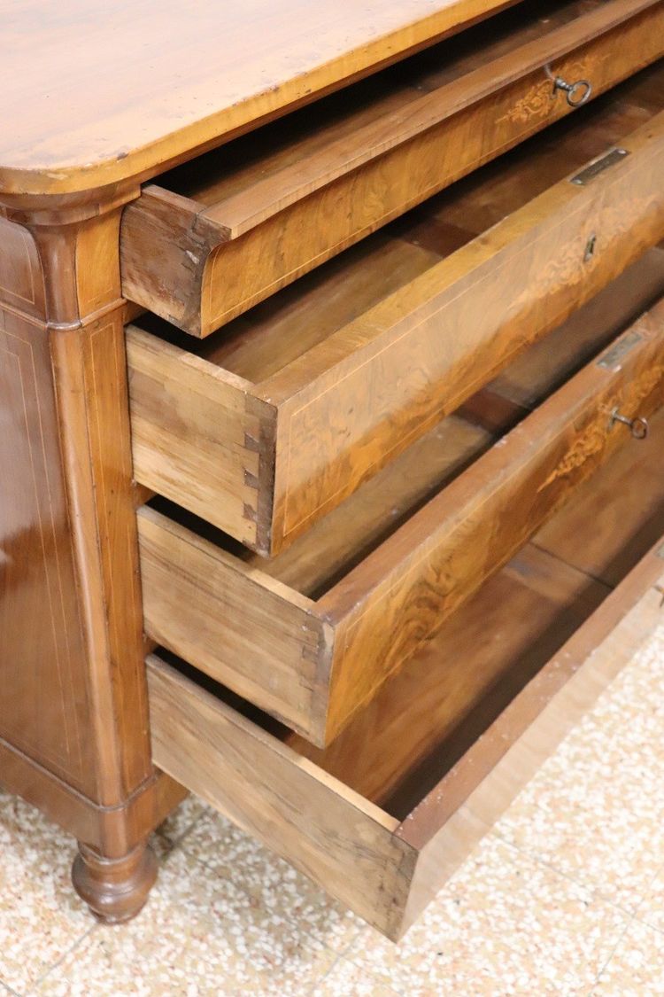 Commode ancienne en noyer incrusté, Italie, 19e siècle