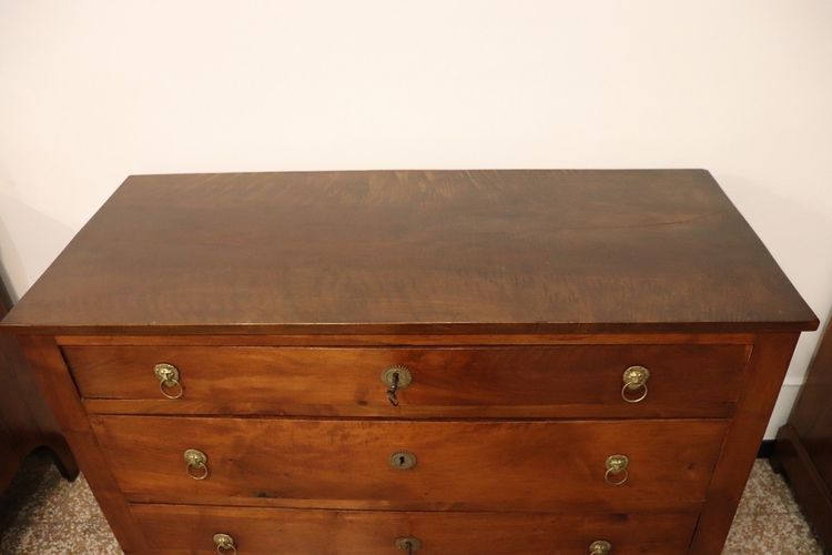 Commode ancienne en noyer massif, Italie 18e siècle