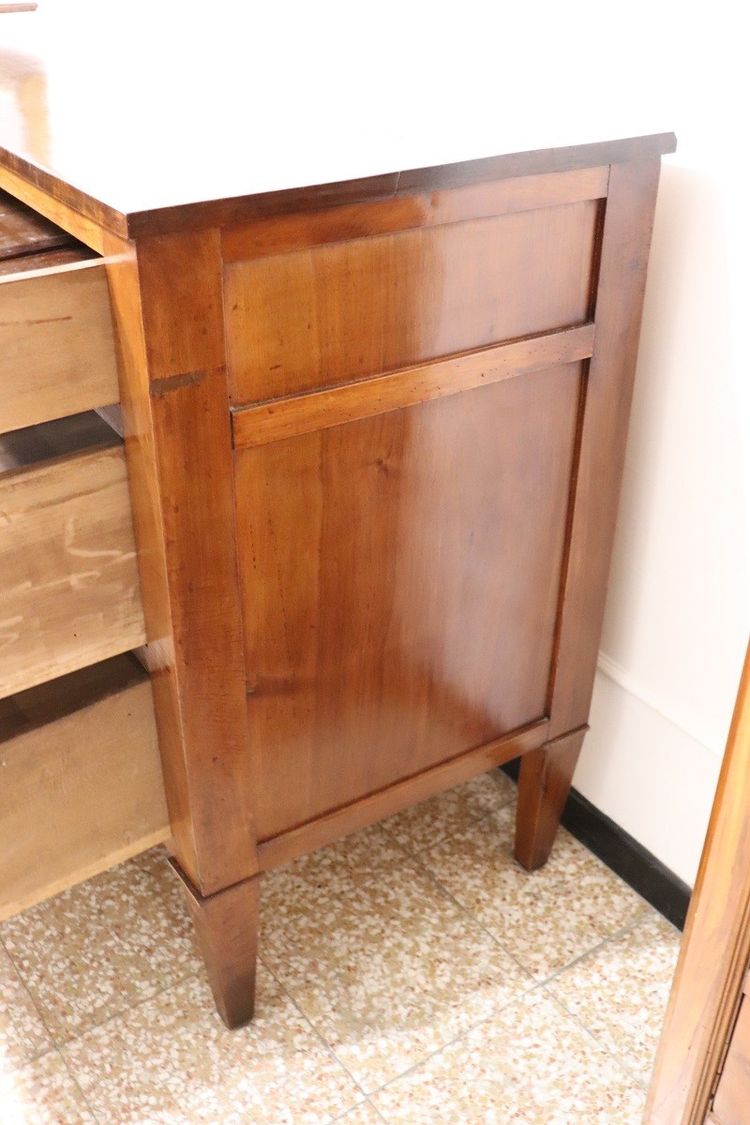 Commode ancienne en noyer massif, Italie 18e siècle