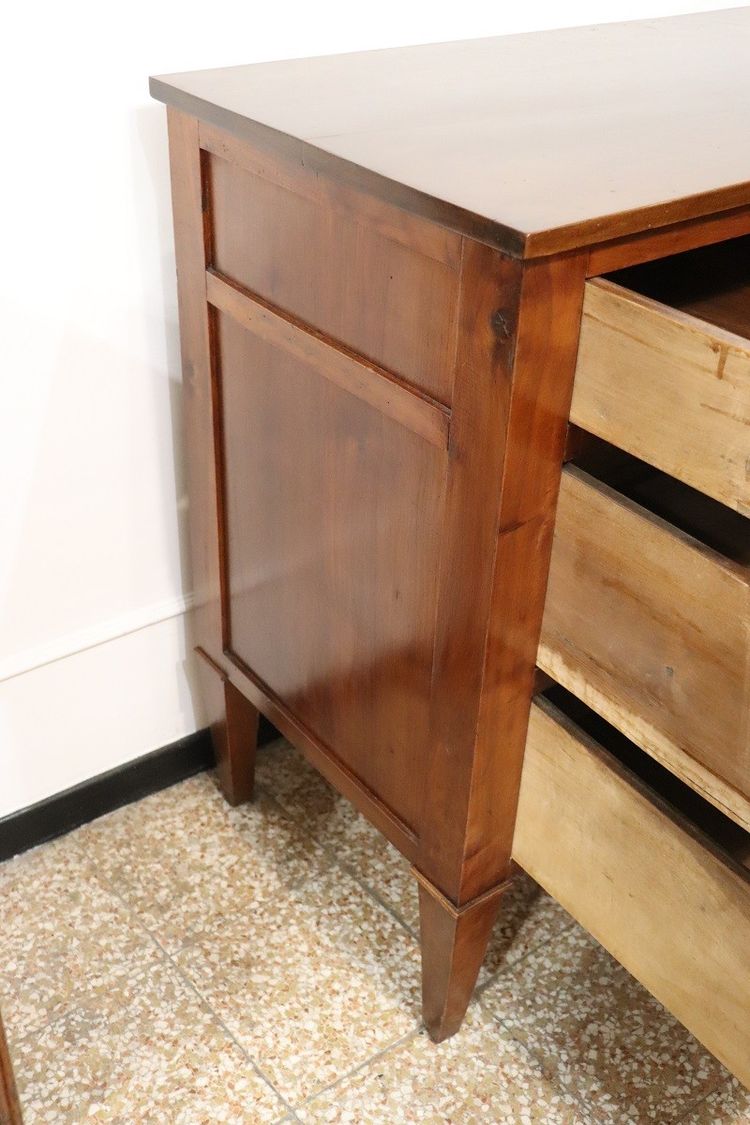 Commode ancienne en noyer massif, Italie 18e siècle