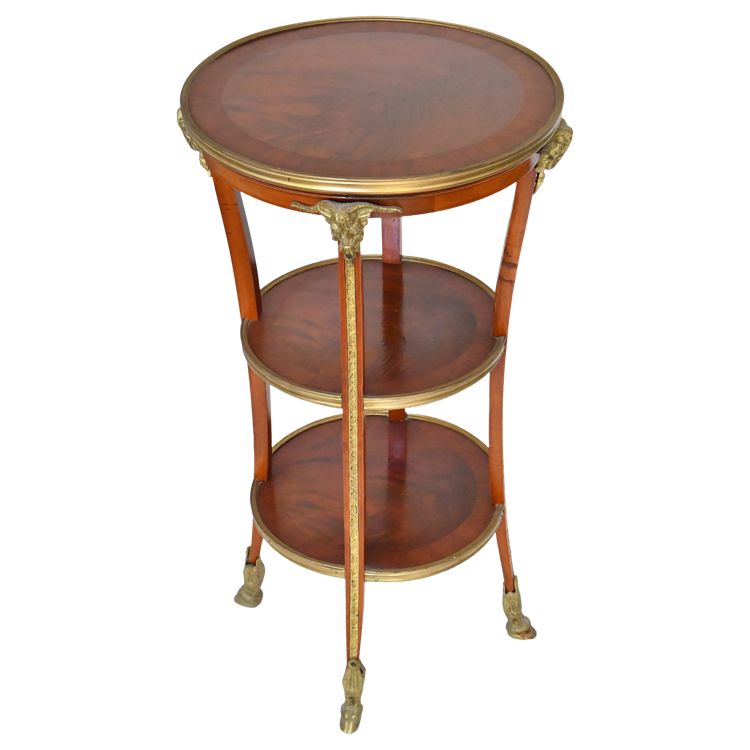 Guéridon en placage de bois de rose et ornementation de bronze doré à décor de têtes de béliers