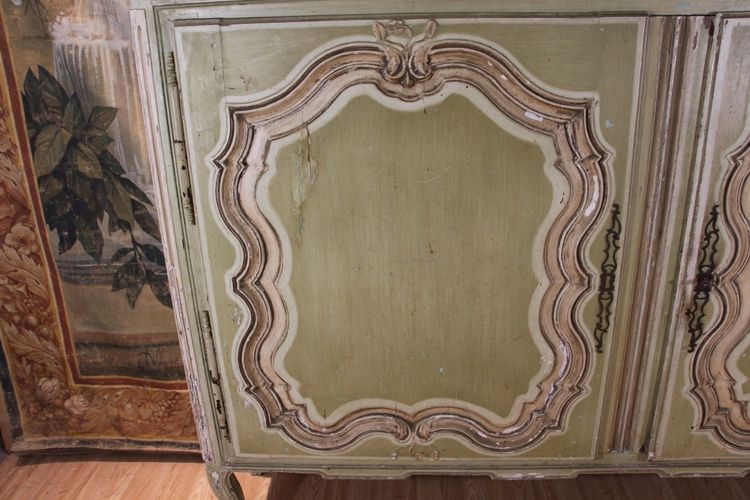 buffet a hauteur d'appui rechampi vert. late 18th/early 19th century