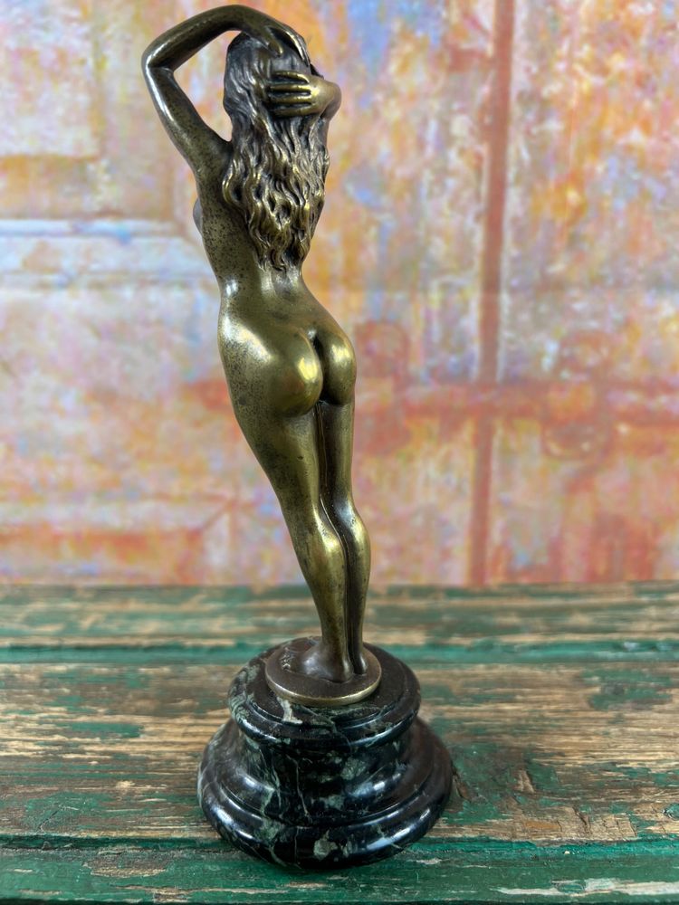 Elegante statuetta Art Déco in bronzo - Donna nuda in piedi - Base in marmo - H. 17 cm