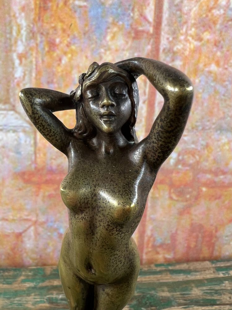 Elegante statuetta Art Déco in bronzo - Donna nuda in piedi - Base in marmo - H. 17 cm