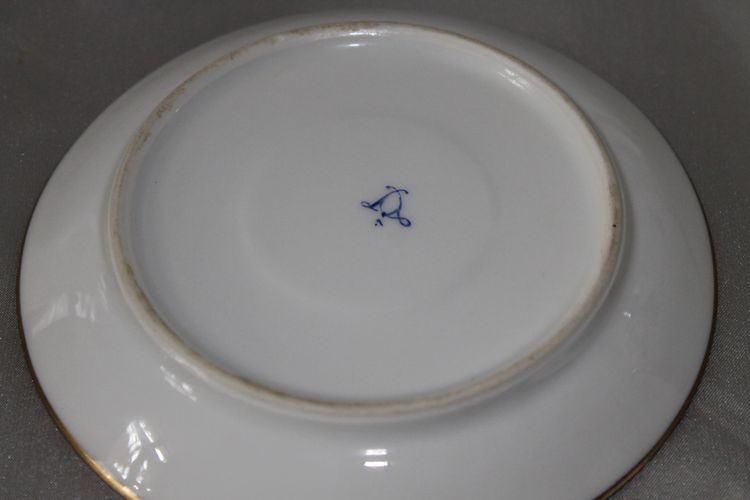 Part of a Samson porcelain tea service: teapot, sugar bowl, milk jug