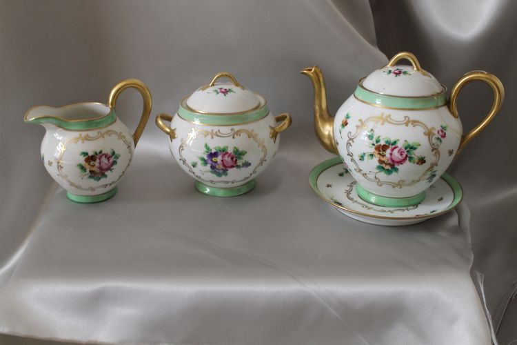 Part of a Samson porcelain tea service: teapot, sugar bowl, milk jug