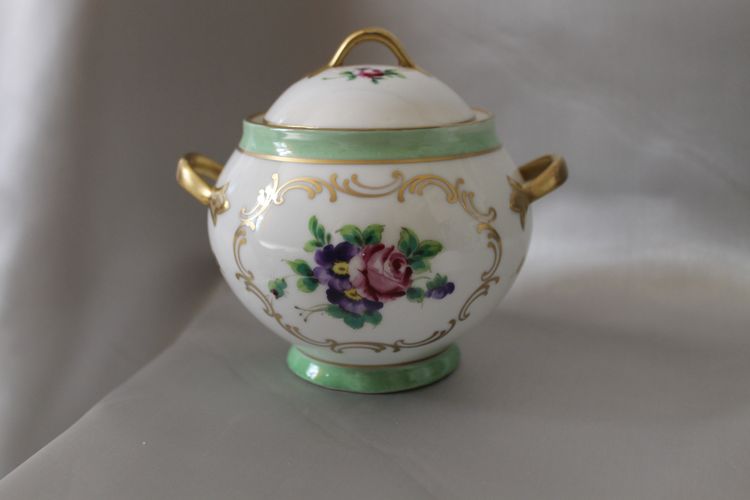 Part of a Samson porcelain tea service: teapot, sugar bowl, milk jug