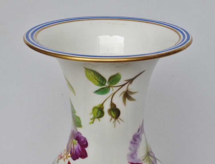 Vaso in porcellana del periodo del restauro.