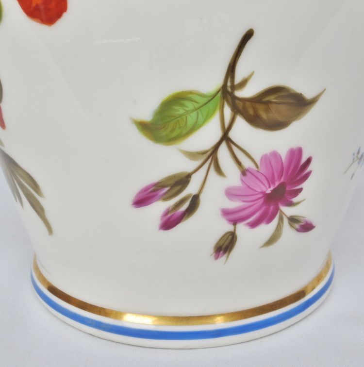 Vaso in porcellana del periodo del restauro.