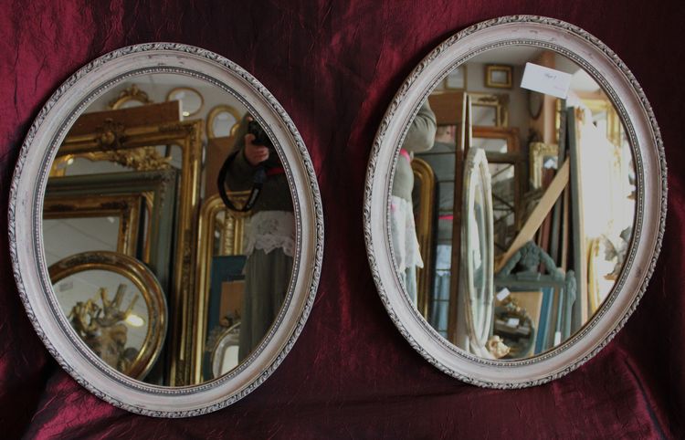47 x 57 cm Paar ovale Perlenspiegel, Silberpatina