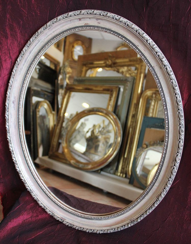 47 x 57 cm Paar ovale Perlenspiegel, Silberpatina