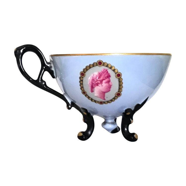 Tripod-Tasse aus Porzellan mit Dekor aus römischen Porträts XIX.