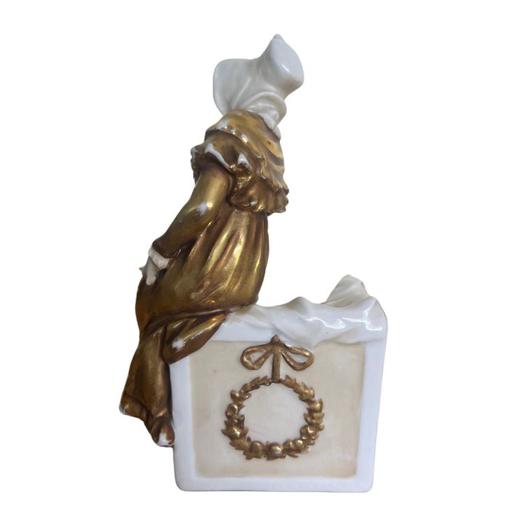 Zuppiera o fioriera in porcellana - Femme assise dorée