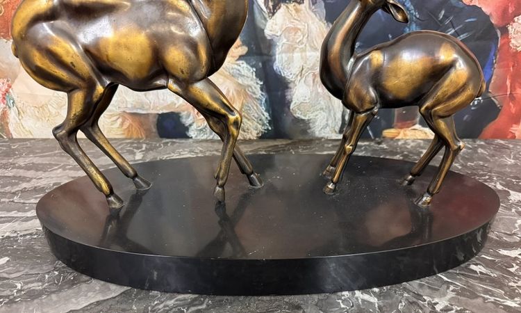 Sculpture Antilopes époque Art Déco en régule patine cuivrée 