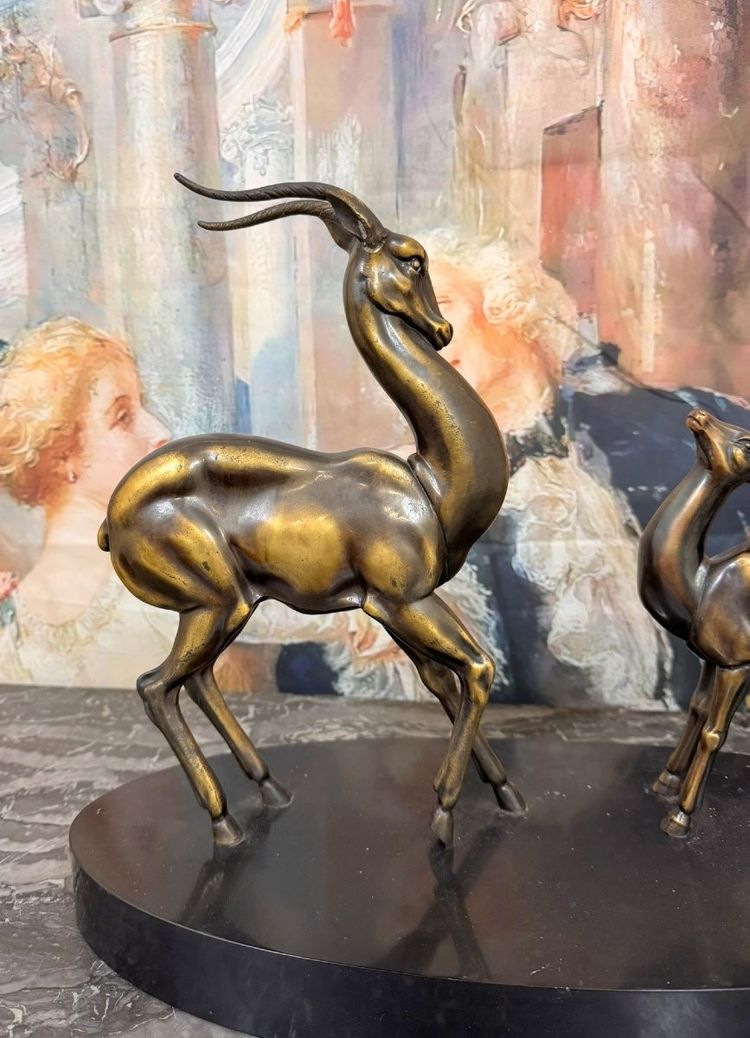 Sculpture Antilopes époque Art Déco en régule patine cuivrée 