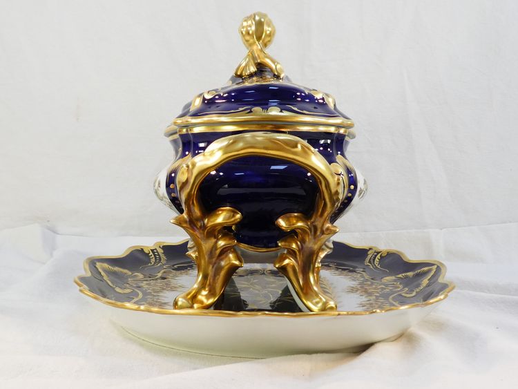 Large Soup tureen and its Presentation Dish in LIMOGES Porcelain