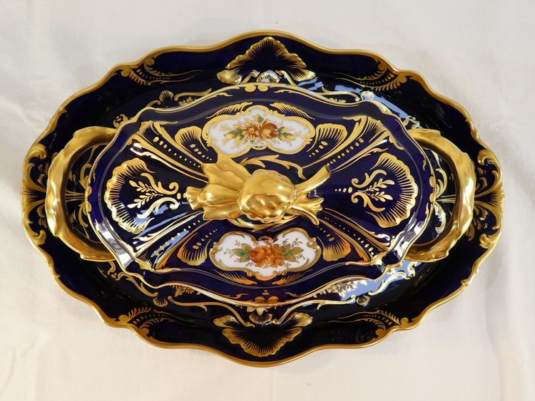 Large Soup tureen and its Presentation Dish in LIMOGES Porcelain