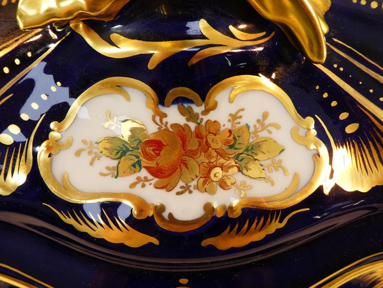 Large Soup tureen and its Presentation Dish in LIMOGES Porcelain