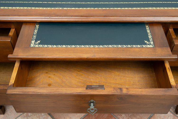Bureau ancien Louis XVI de centre de pièce en noyer massif. Naples, XIXe siècle.