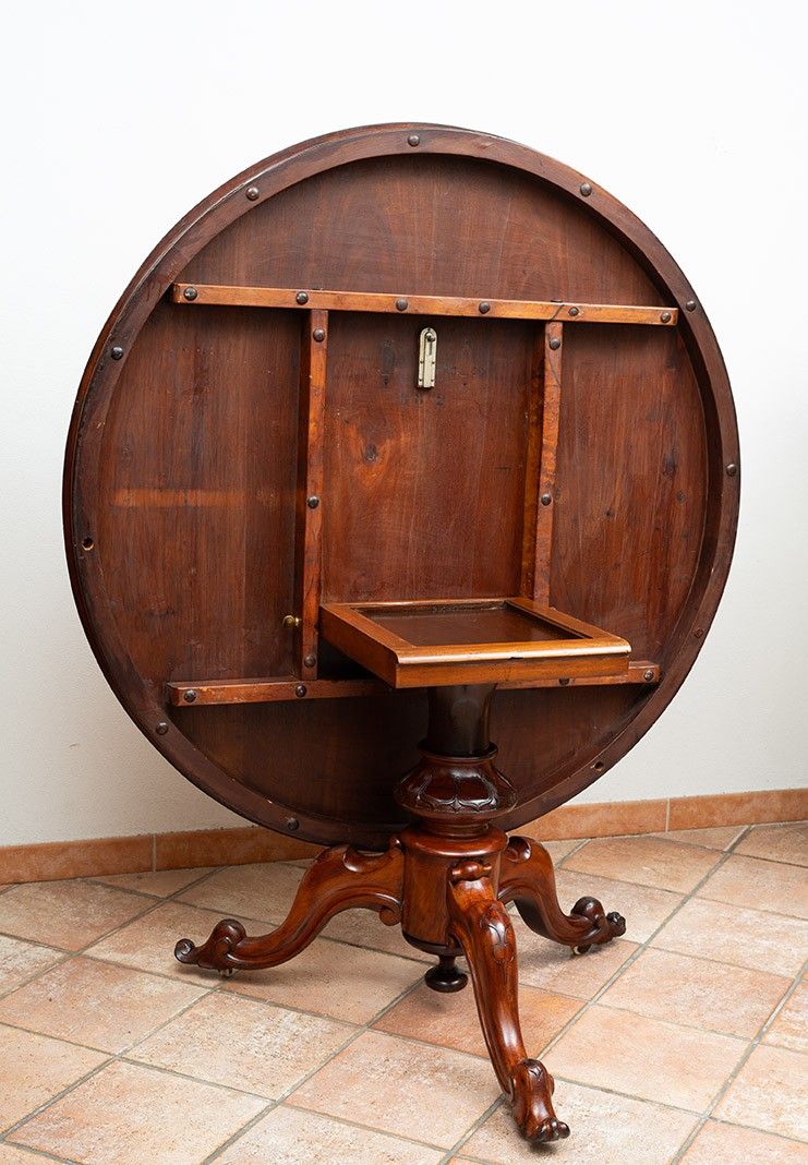 Antico tavolo vittoriano, Inghilterra, prima metà del XIX secolo.