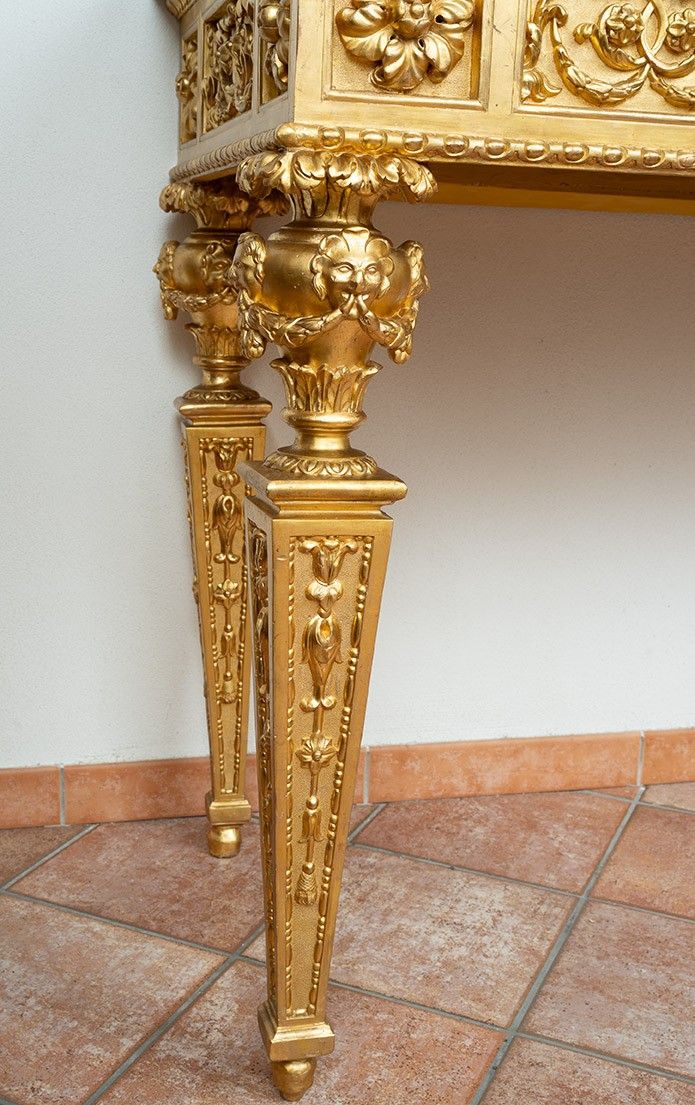 Console napolitaine ancienne Louis XVI en bois doré et sculpté. Époque XVIIIe siècle.