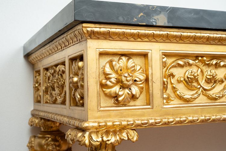Console napolitaine ancienne Louis XVI en bois doré et sculpté. Époque XVIIIe siècle.