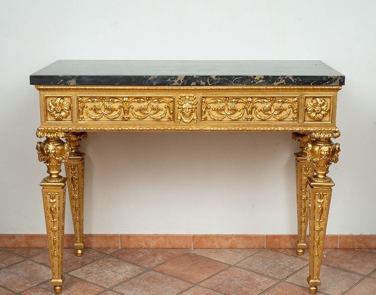 Console napolitaine ancienne Louis XVI en bois doré et sculpté. Époque XVIIIe siècle.