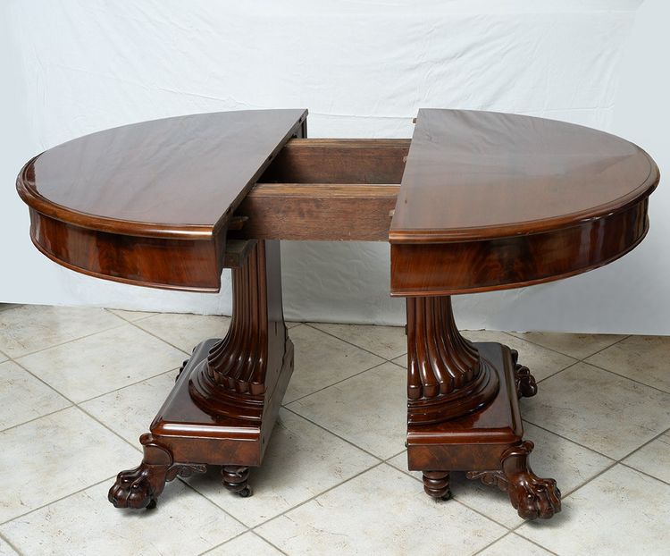 Antique Empire table in mahogany with central foot. Belgium, 19th century.