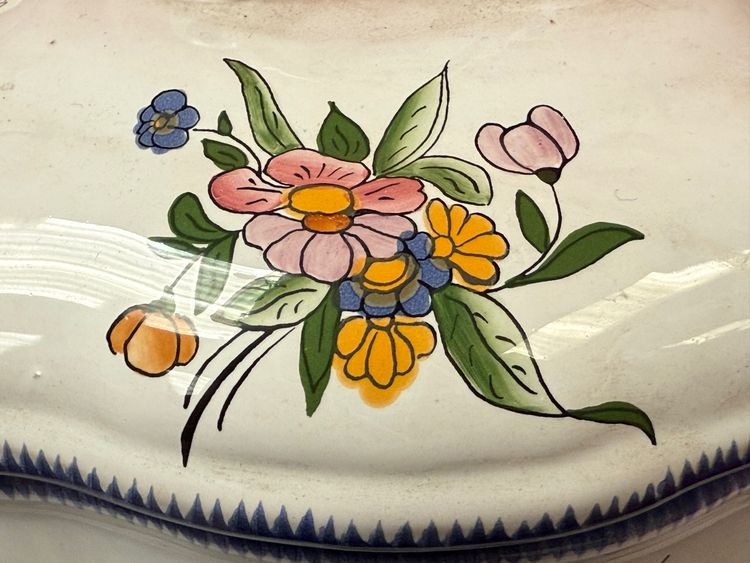 Soup tureen