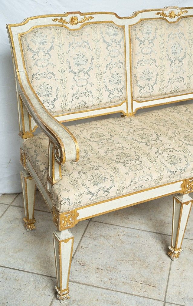 Salon de style Louis XVI en bois laqué et doré, 20siècle