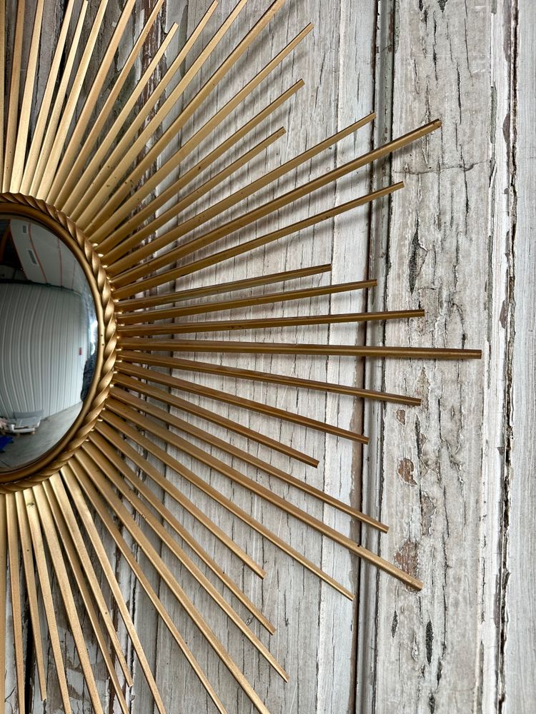 Miroir soleil en métal doré circa 1960