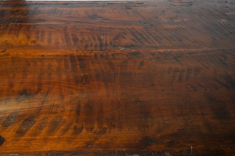Antique refectory table in solid walnut. Naples, early 18th century.