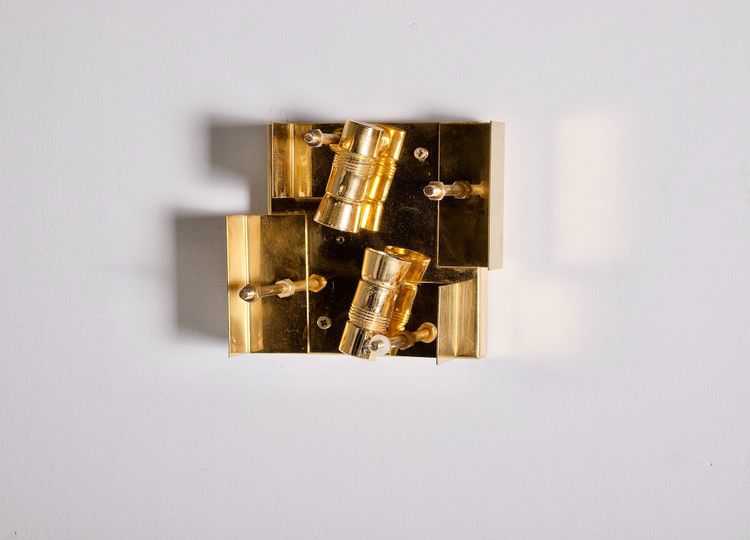 Coppia di lampade da parete brutaliste in ottone dorato e cristallo