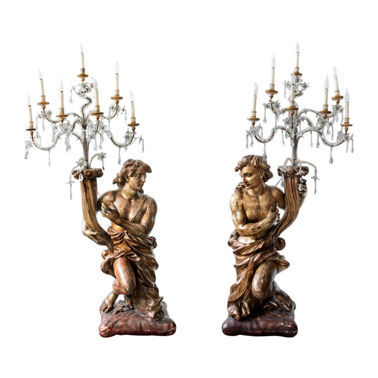 Sculpteur italien du 17e siècle, paire de chandeliers en bois sculpté et doré