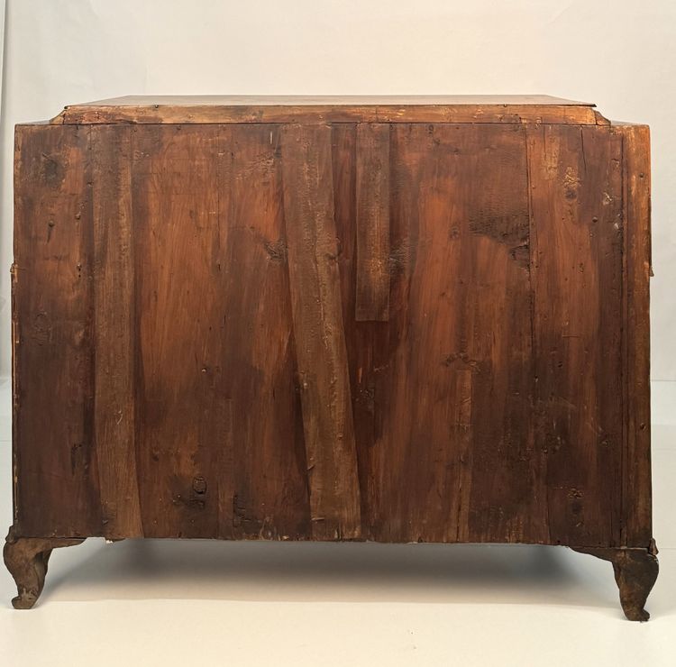 Commode à abattant en noyer et en racine de noyer, Lombardie (Brescia), XVIIIe siècle