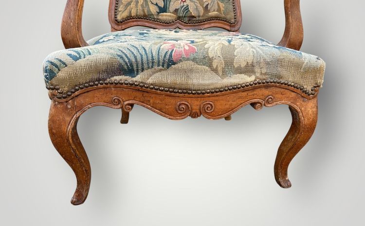 Poltrona in faggio intagliato e modanato di epoca Regency Luigi XV - XVIII secolo