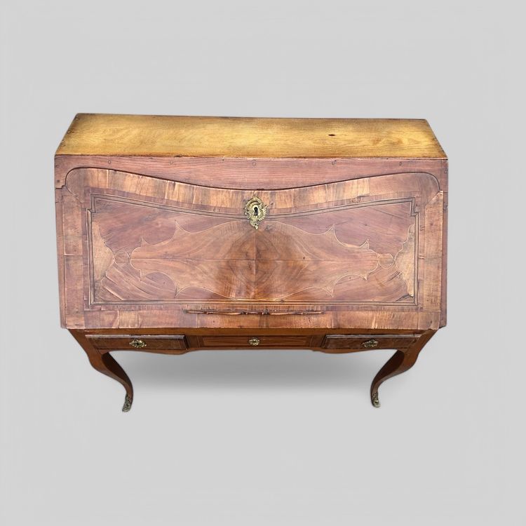 Louis XV period secrétaire - bureau de pente with native wood veneer - 18th century