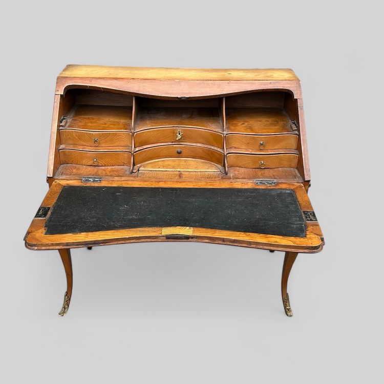 Louis XV period secrétaire - bureau de pente with native wood veneer - 18th century