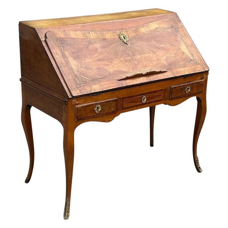 Louis XV period secrétaire - bureau de pente with native wood veneer - 18th century