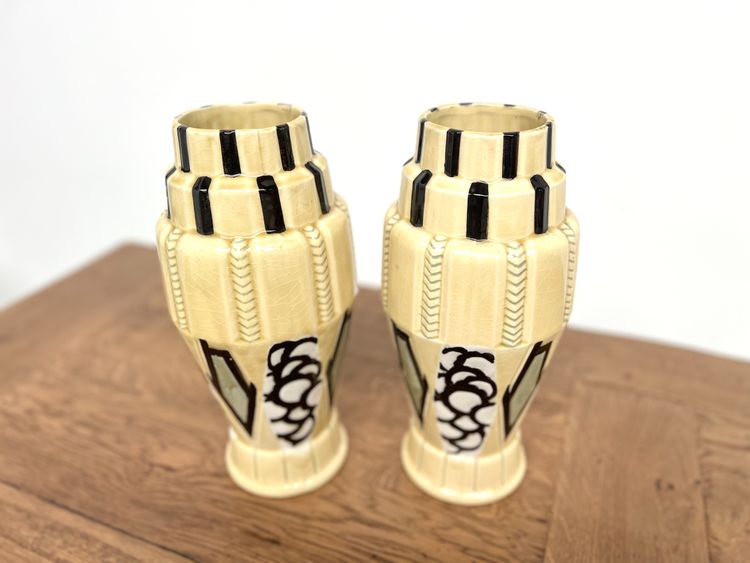 Ein Paar Art Déco-Vasen, signiert Orchies - emaillierte Keramik, Frankreich, ca. 1930